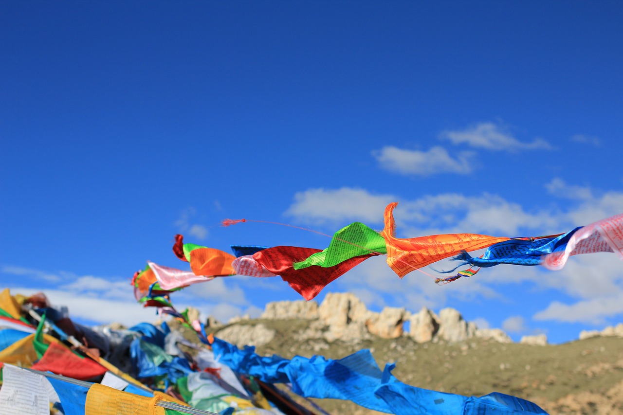 Tibetan prayer flags image by https://pixabay.com/users/yanjunle-3483539/